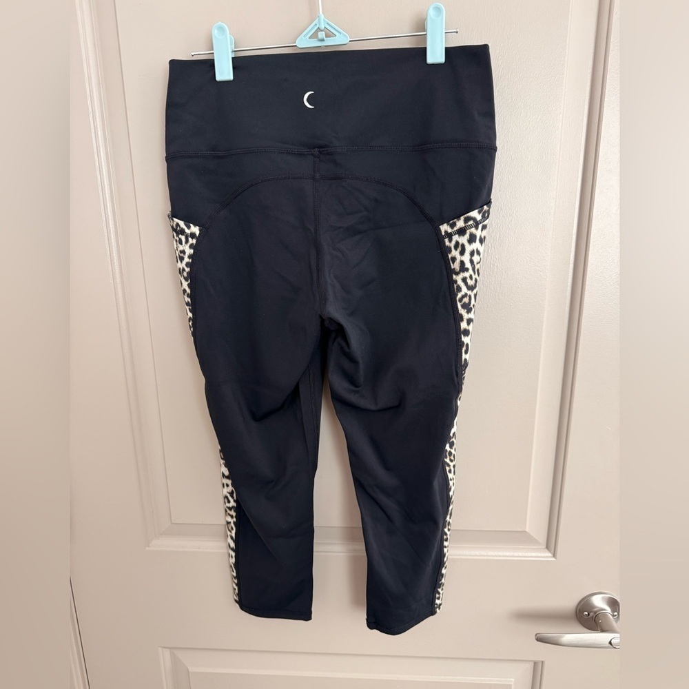 ZYIA Black + Leopard “Light & Tight” high waist leggings Size 14-16 20” Capris - Picture 6 of 8